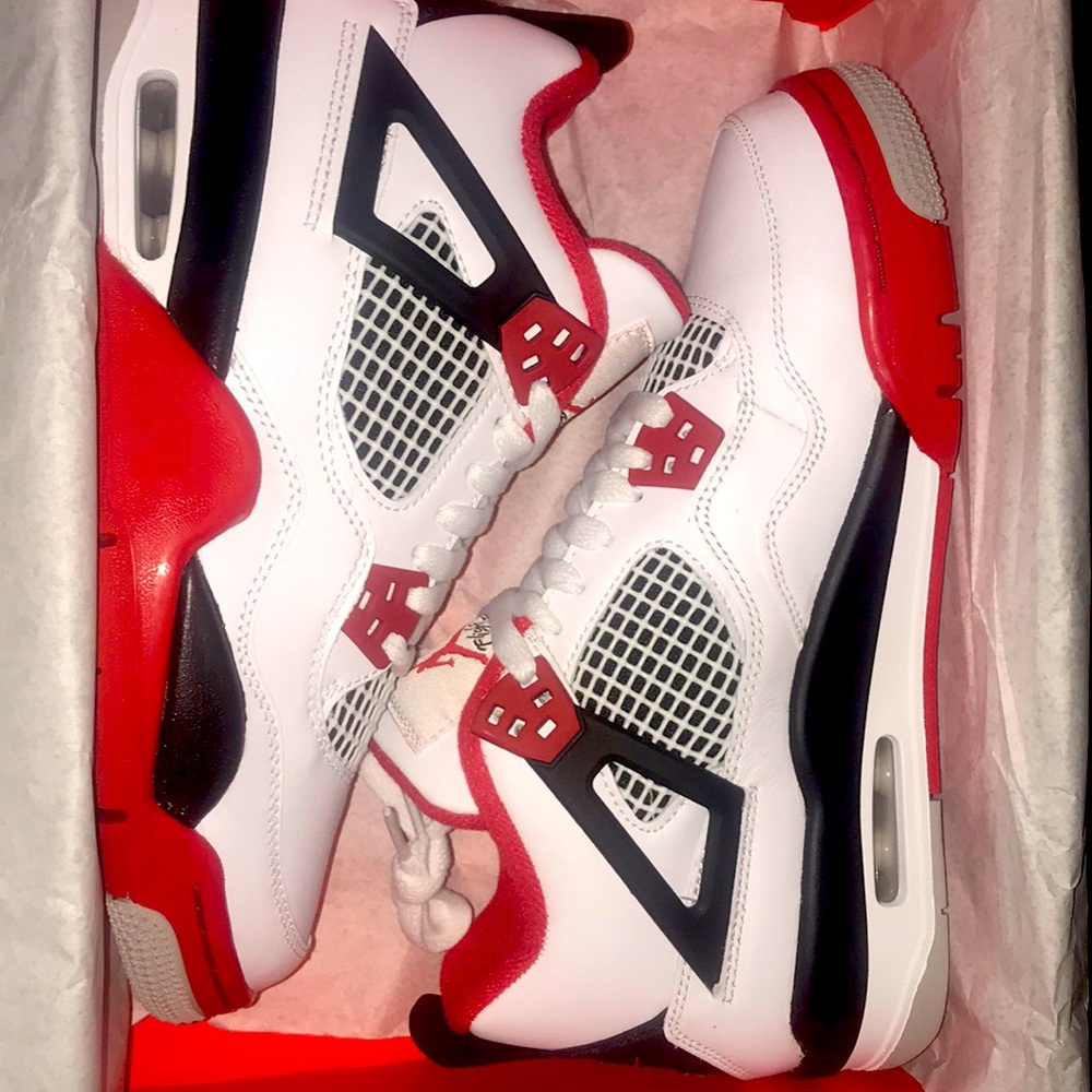 Jordan 4’s “fire red”